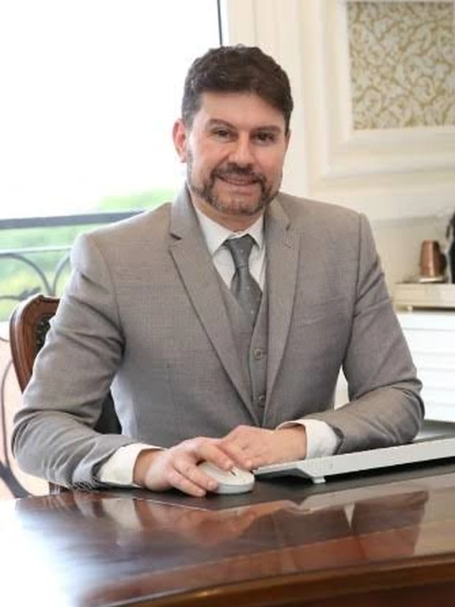 Dr. Carlos Roberto Antonio