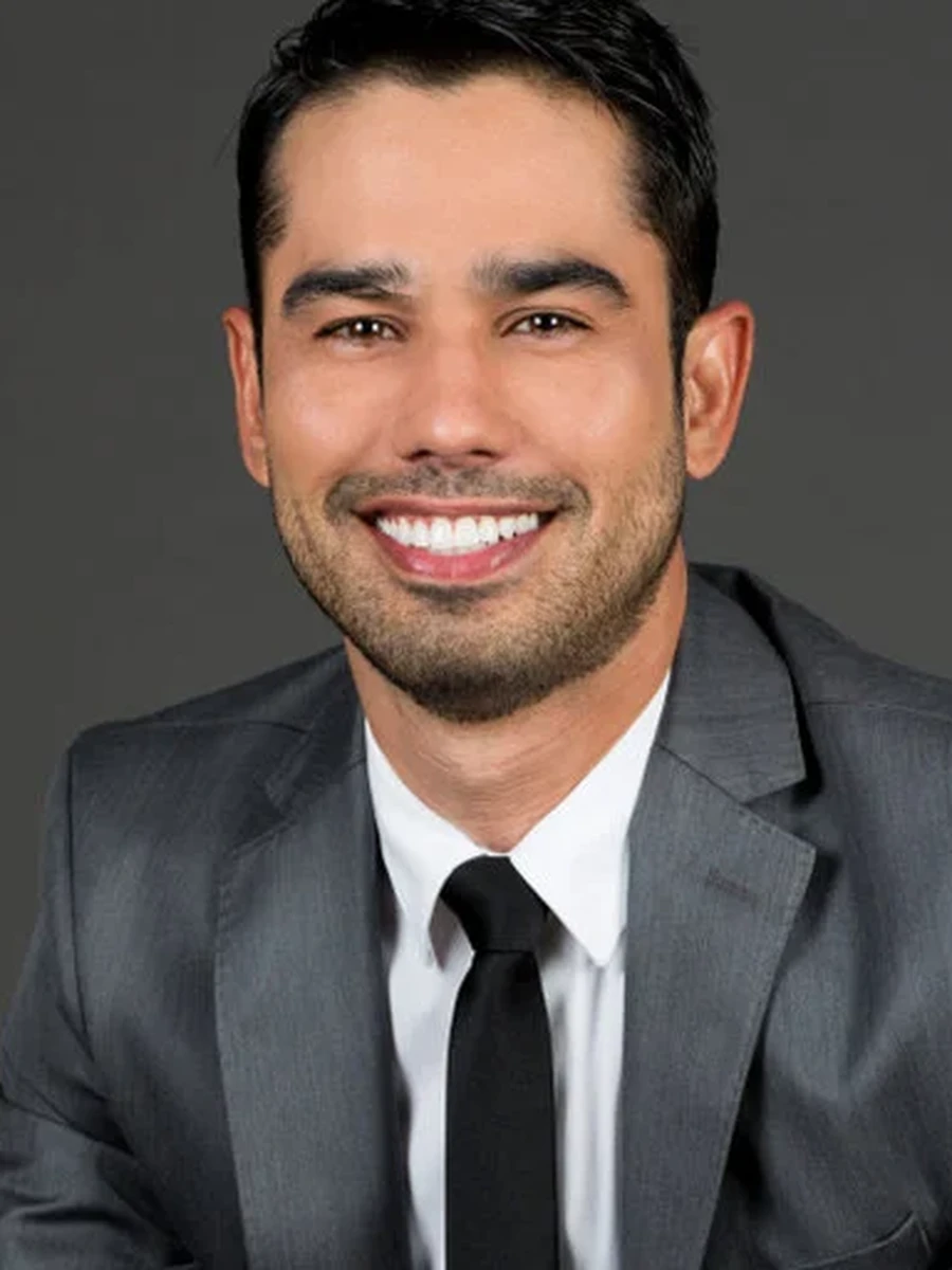 Dr. Cyro Hirano